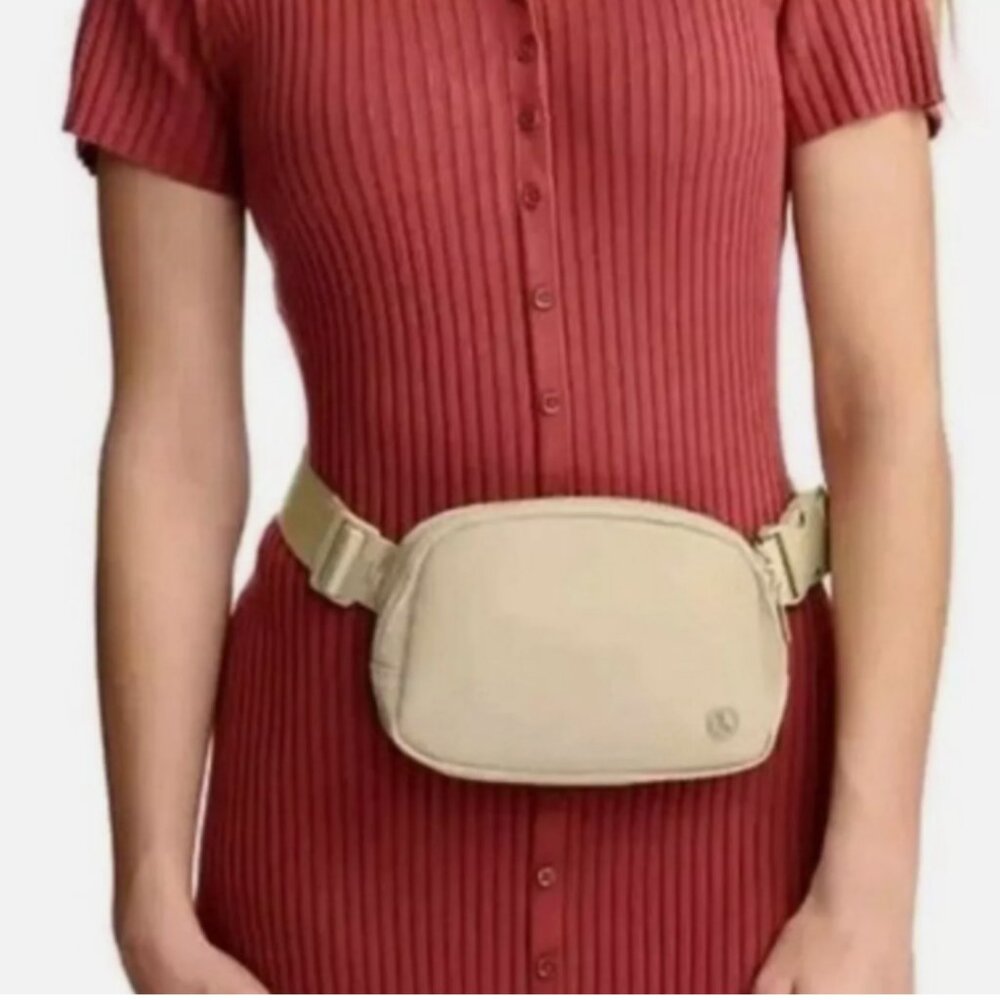 Lole Unisex Belt Bag, Tan 7.5inX5inX2in Crossbody Fanny Pack Waist Bag